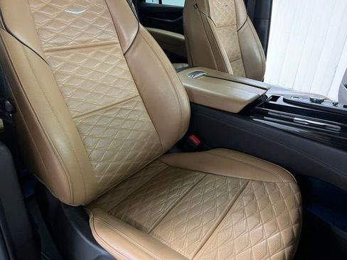 Certified 2023 Cadillac Escalade ESV Premium Luxury AWD/4WD image 18