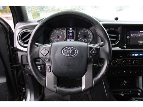 Used 2017 Toyota Tacoma TRD Off-Road w/ Premium & Technology Package image 16