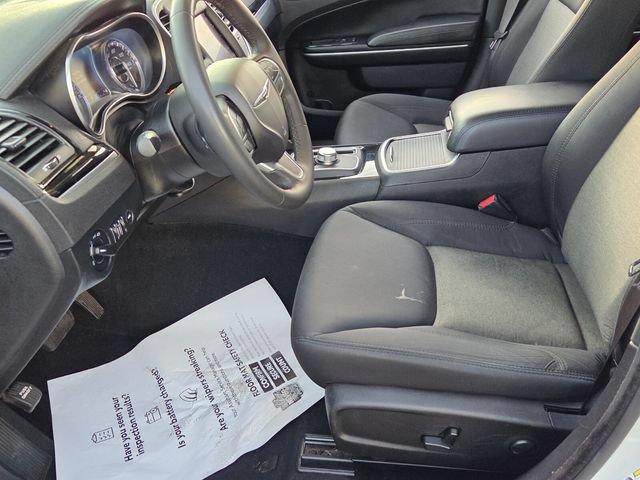 Used 2023 Chrysler 300 Touring RWD image 4