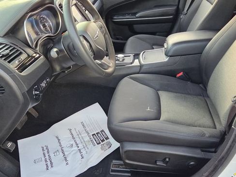 Used 2023 Chrysler 300 Touring RWD image 4