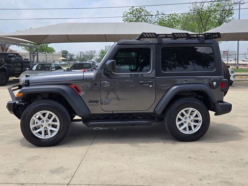 Used 2020 Jeep Wrangler Sport AWD/4WD image 4