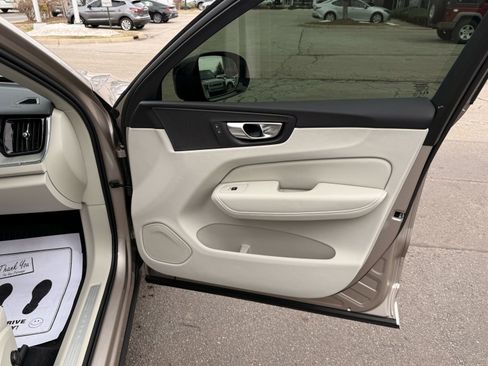 Used 2025 Volvo XC60 T8 Plus w/ Protection Package Premier image 20