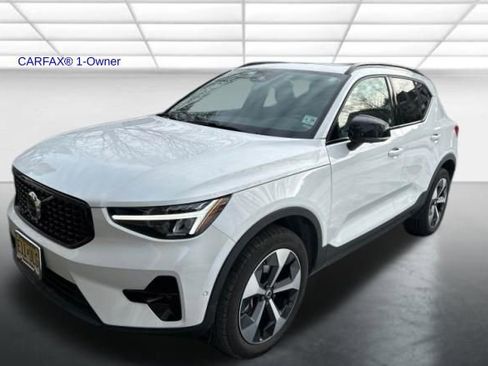 Certified 2024 Volvo XC40 B5 Plus w/ Climate Package image 1