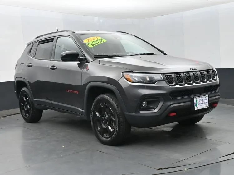 Used 2023 Jeep Compass Trailhawk AWD/4WD image 2