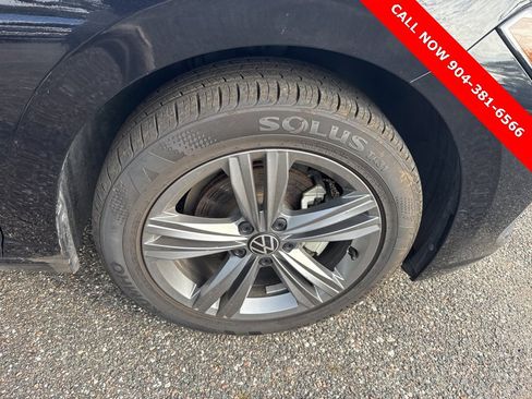 Used 2024 Volkswagen Jetta SE image 17