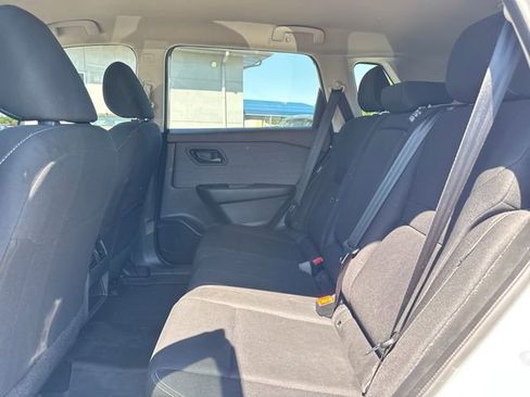 Used 2023 Nissan Rogue S FWD image 11
