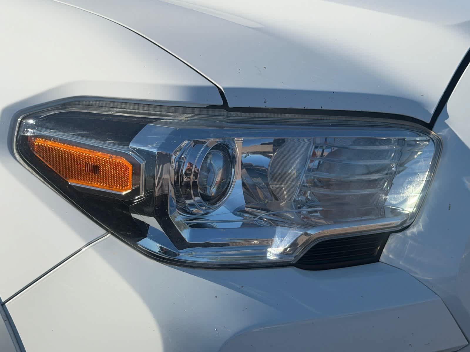 Used 2021 Toyota Tacoma SR5 AWD/4WD image 9