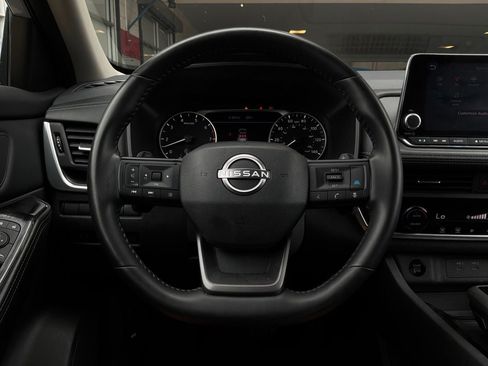 Used 2025 Nissan Rogue SV FWD image 31