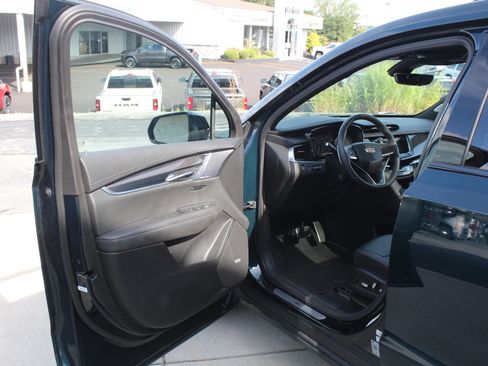 Used 2024 Cadillac XT6 Sport w/ Technology Package AWD/4WD image 13