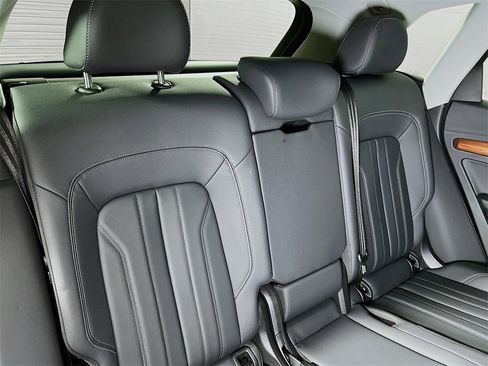 Used 2024 Audi Q5 2.0T Premium image 25