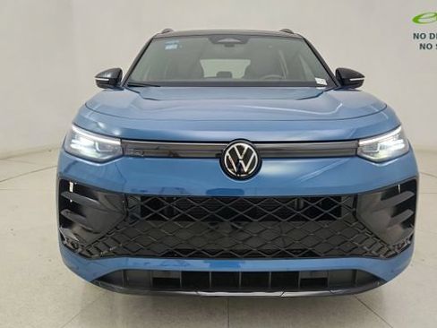 Used 2025 Volkswagen Tiguan SE R-Line AWD/4WD image 13
