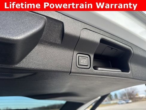 Used 2023 GMC Acadia SLT image 27