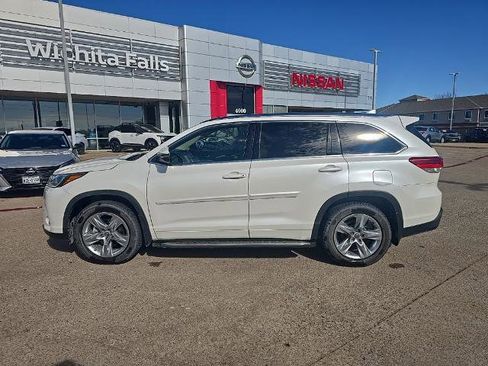 Used 2019 Toyota Highlander FWD V6 image 2