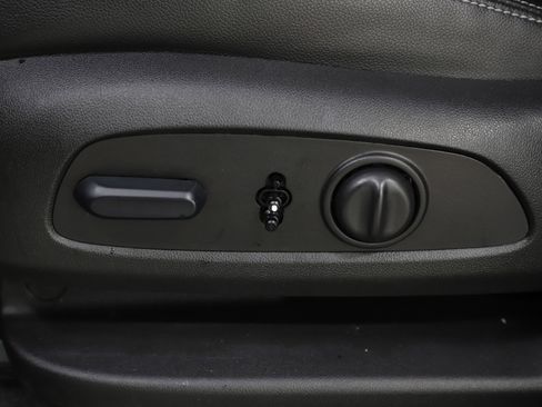 Used 2024 GMC Terrain SLT image 25