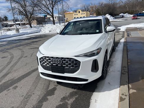 Used 2025 Audi Q5 Premium w/ Convenience Package image 51