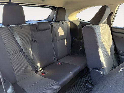 Used 2020 Toyota Highlander L image 18