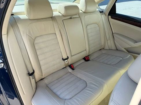 Used 2013 Volkswagen Passat TDI SEL Premium image 18