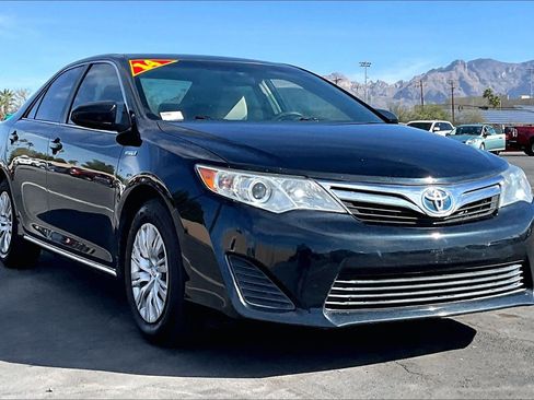 Used 2014 Toyota Camry LE image 2