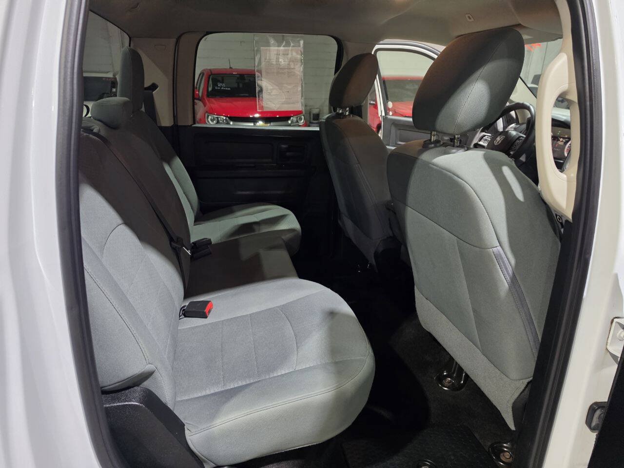 Used 2018 RAM 1500 Express AWD/4WD image 37