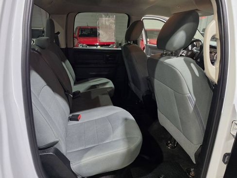 Used 2018 RAM 1500 Express AWD/4WD image 37