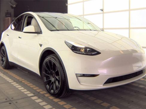 Used 2022 Tesla Model Y Long Range AWD/4WD image 3