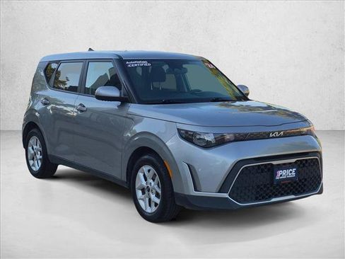 Used 2024 Kia Soul LX w/ Option Group 015 FWD image 3