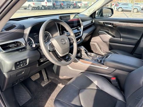 Used 2022 Toyota Highlander Platinum image 17