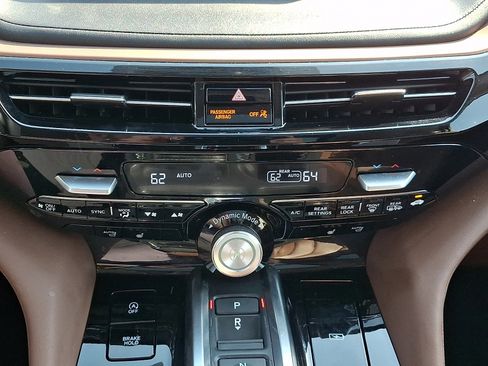 Used 2024 Acura MDX SH-AWD w/ Technology Package image 18