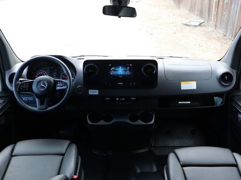 Used 2024 Mercedes-Benz Sprinter 2500 image 22