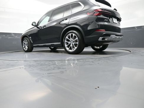 Used 2024 BMW X5 xDrive40i w/ Parking Assistance Package image 34