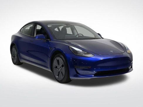 Used 2023 Tesla Model 3 Standard Range image 7