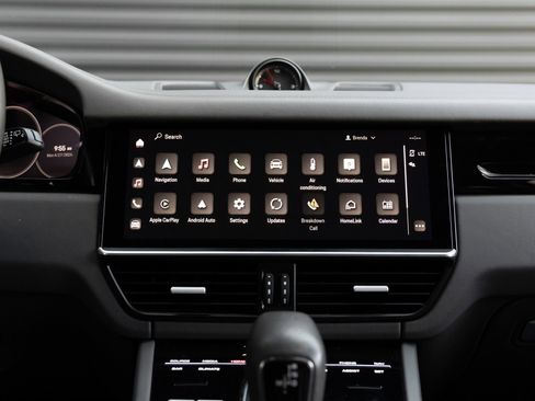 Certified 2023 Porsche Cayenne AWD/4WD image 20