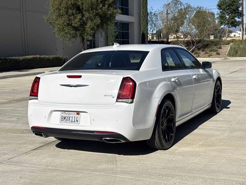 Used 2019 Chrysler 300 S w/ Safetytec Plus Group image 3