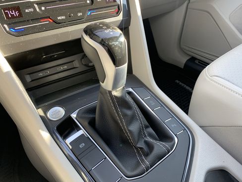 Used 2024 Volkswagen Tiguan SE R-Line image 26