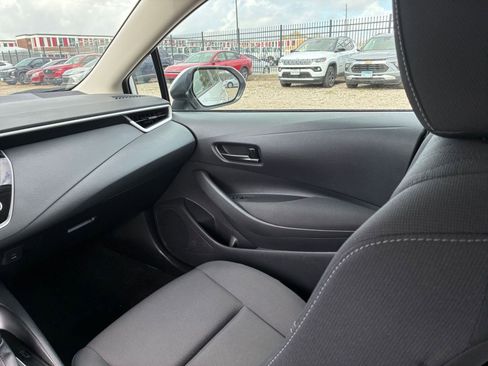 Used 2025 Toyota Corolla LE FWD image 33