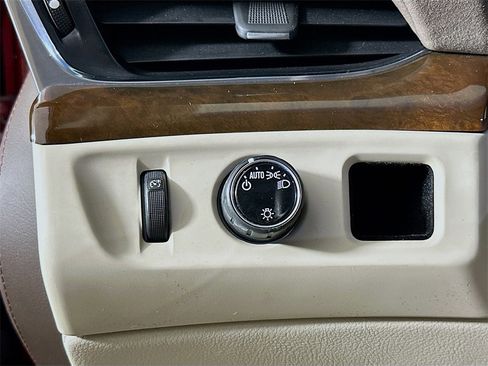 Used 2016 Cadillac Escalade Luxury image 12