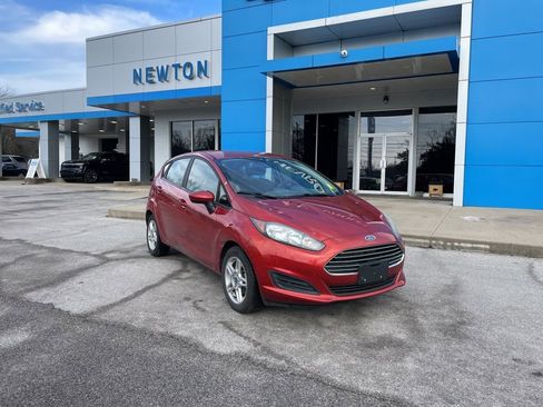 Used 2018 Ford Fiesta SE image 2