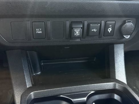 Used 2022 Toyota Tacoma TRD Sport AWD/4WD image 21