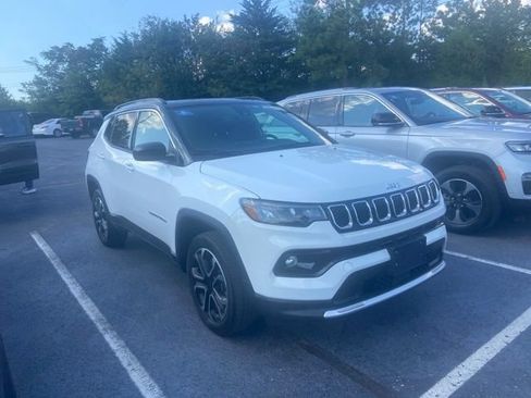 Used 2023 Jeep Compass Limited w/ Sun and Sound Group AWD/4WD image 3