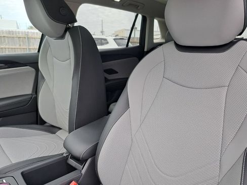 New 2026 Volkswagen Tiguan SE FWD image 20