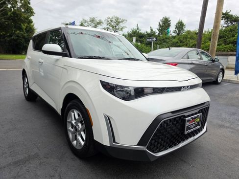 Used 2023 Kia Soul LX w/ LX Technology Package FWD image 4