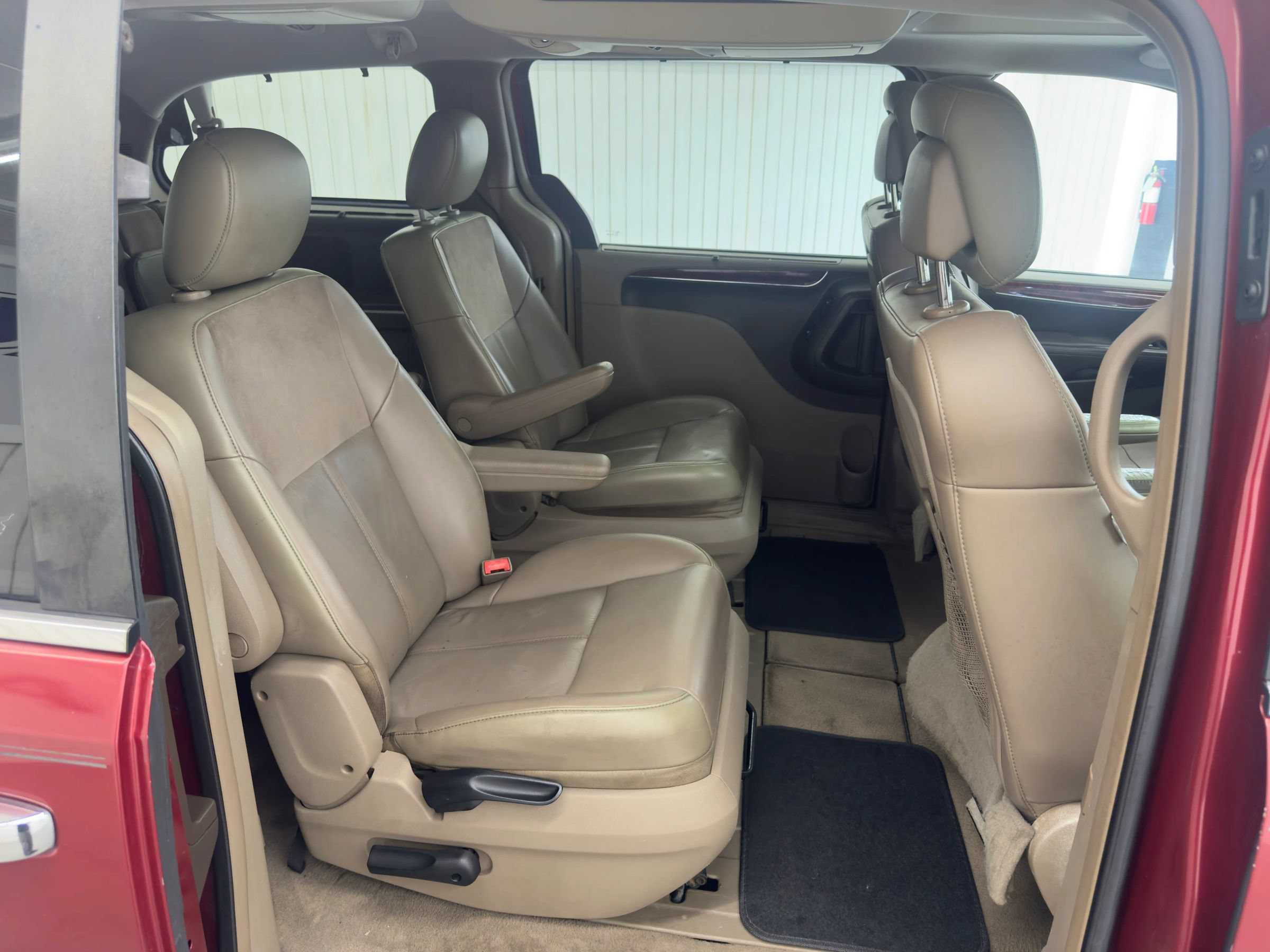 Used 2012 Chrysler Town & Country Limited FWD image 11