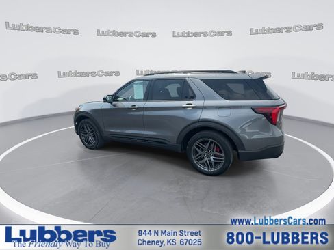Used 2025 Ford Explorer ST-Line w/ ST-Line Street Pack AWD/4WD image 6
