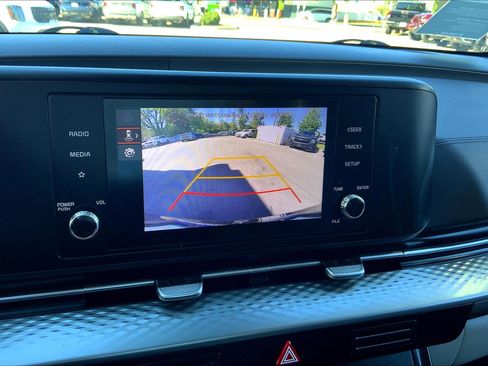 Used 2024 Kia Carnival LX image 23