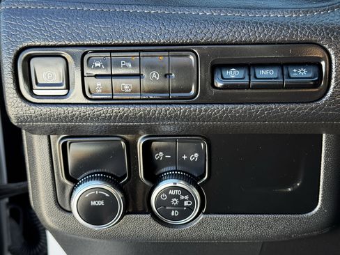 Used 2024 GMC Yukon Denali image 26