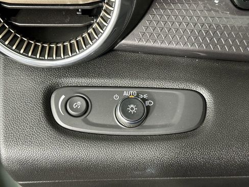Used 2025 Chevrolet Trax ACTIV w/ Sunroof Package FWD image 20