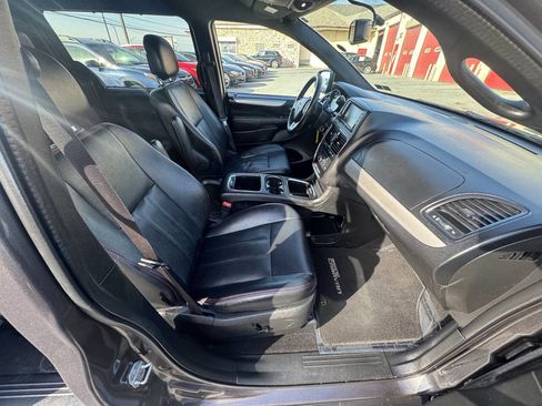 Used 2017 Dodge Grand Caravan GT image 40
