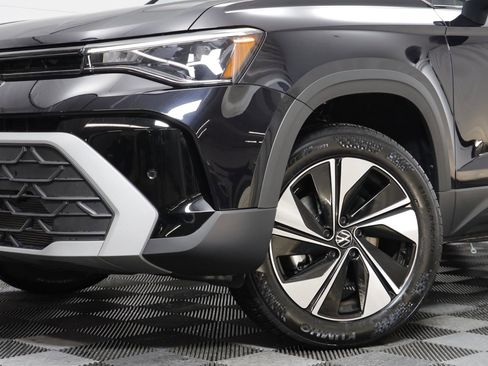 New 2026 Volkswagen Taos SE image 3