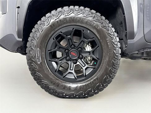 Certified 2026 Toyota Tacoma TRD Off-Road AWD/4WD image 39