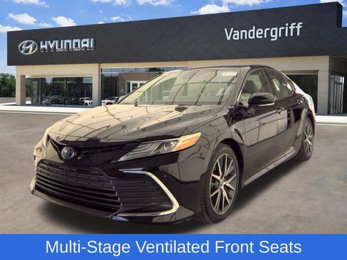 Used 2022 Toyota Camry XLE w/ Navigation Upgrade Package FWD image 10